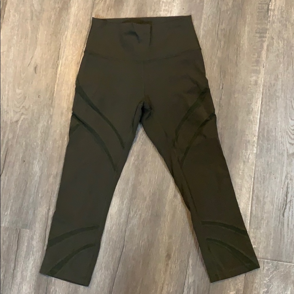 Lululemon mesh wunder under